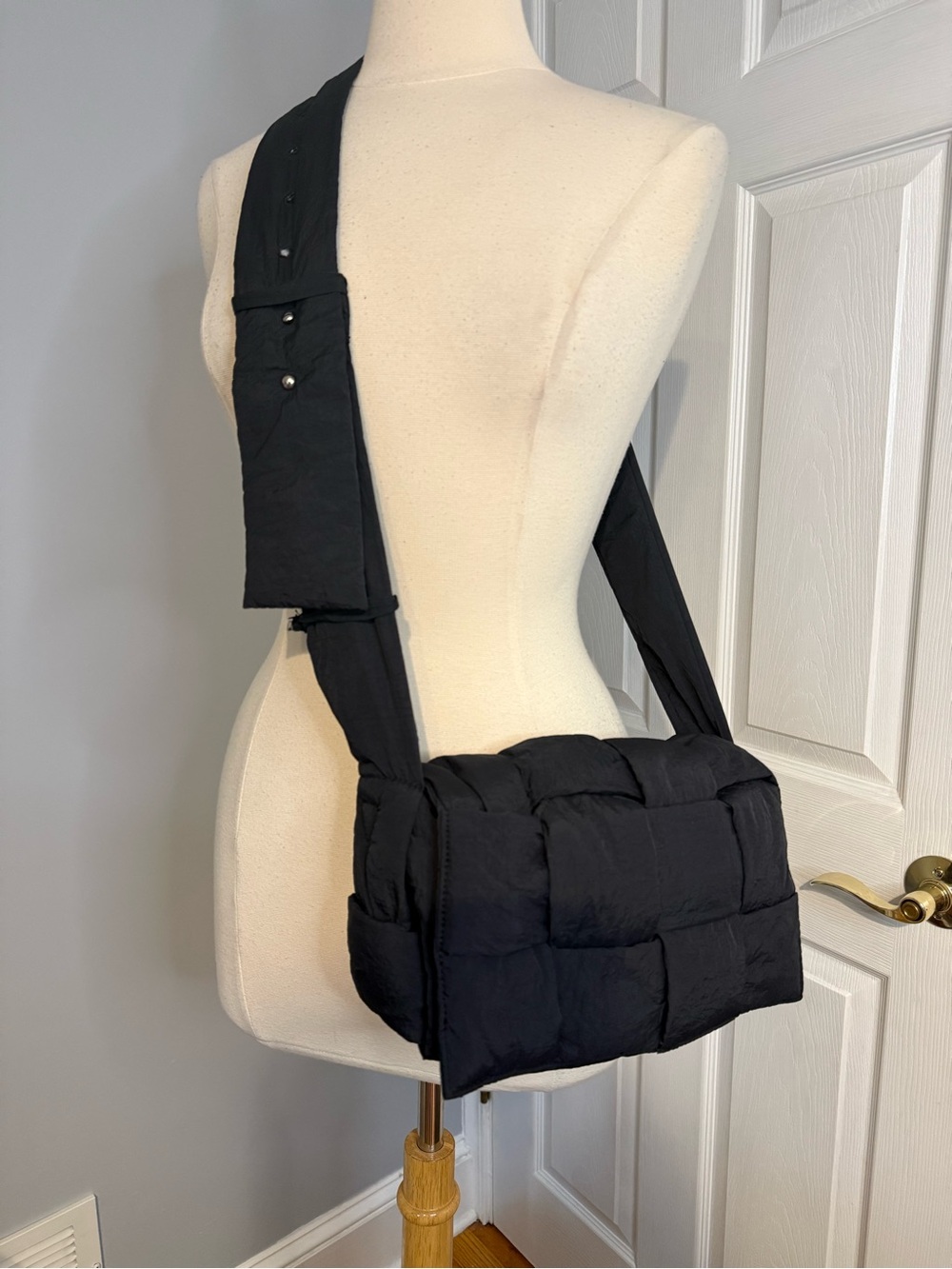 Padded Woven puff Crossbody bag